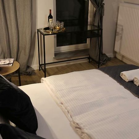 Concept Red Apartment Krasków Εξωτερικό φωτογραφία